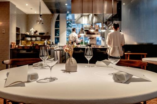 Town Hall Hotel & Apartments - main image