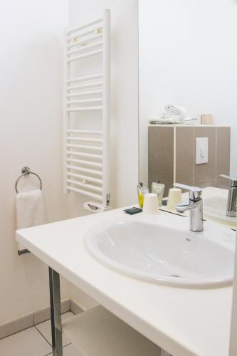 Bathroom, Twenty's Business Flats Maisons Alfort Les Juilliottes in Maisons-Alfort