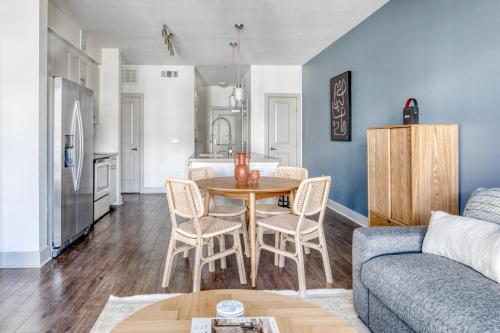 Mission Valley 2br w wd gym Pool nr shops SAN-4 in San Diego, USA