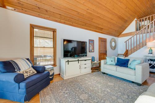 Quiet Lakefront Eatonton House with Boat Dock! in Eatonton, USA
