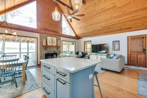 Quiet Lakefront Eatonton House with Boat Dock! in Eatonton, USA