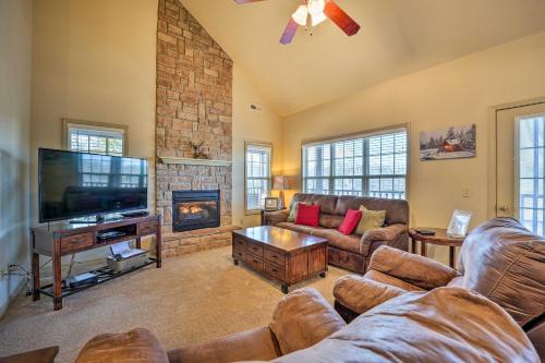 Branson West Golf Getaway with Pool Access! in Branson West, USA