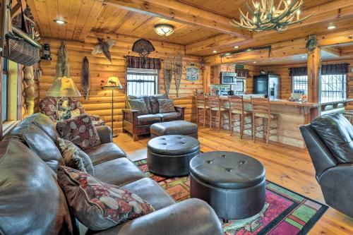 . Rustic Cabin in Roaring River State Park!