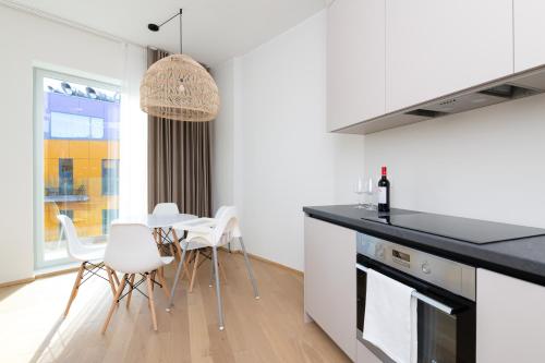 4bdr Modern and Stylish Apartment near Kadriorg with Free Parking, Tallinn (photo 3)
