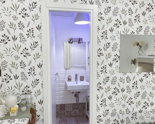 King Room with Patio image 6