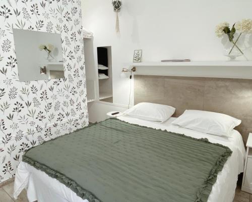 King Room with Patio image 4