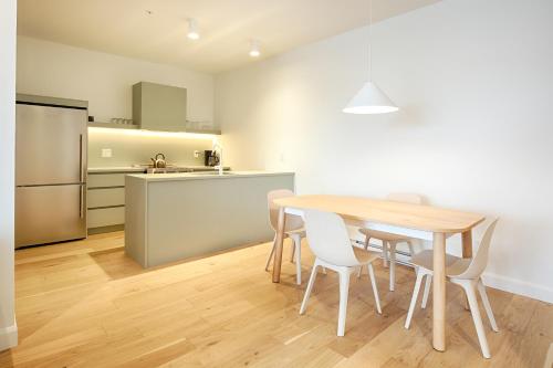 2-bedroom and 2-bathroom apartment - SF201 image 4