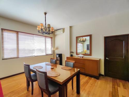 2 bedrooms, 3 beds