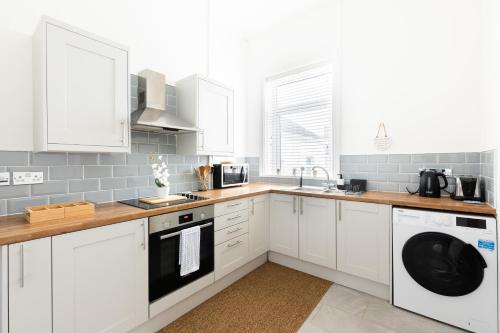 Judah Suites - Stylish 1BR Apartments with Parking & WIFI 3