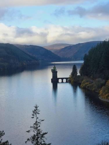 Tranquil 3-Bed Cottage Near Lake Vyrnwy