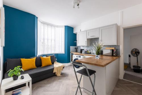 Judah Suites - Stylish 1BR Apartments with Parking & WIFI 1