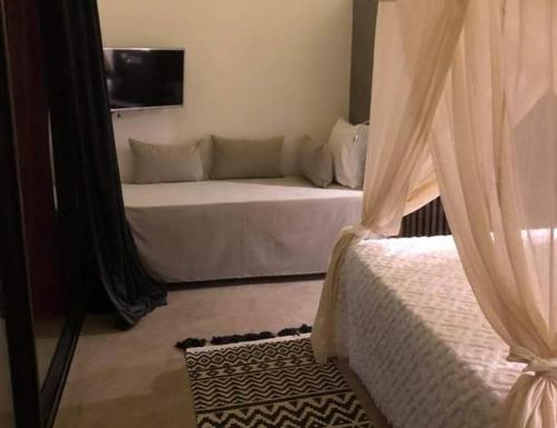 1 queen bed, 1 sofa bed