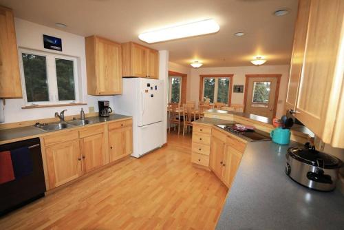 3 Bedroom Home with Amazing Views 11 mi from Denali in Cantwell (AK)