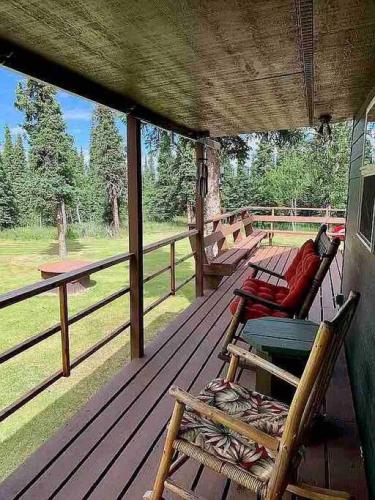 Denali Natl Park 3 Bedroom Home on 5 Acres, hiking and wildlife