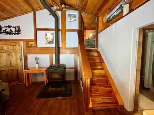 Denali Natl Park 3 Bedroom Home on 5 Acres, hiking and wildlife