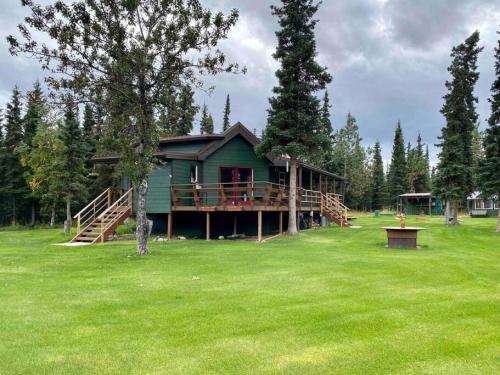 Denali Natl Park 3 Bedroom Home on 5 Acres, hiking and wildlife