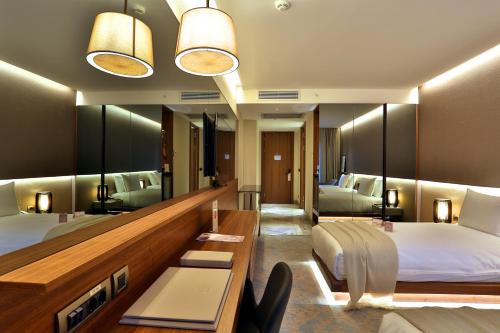 Dosso Dossi Hotels & Spa Downtown