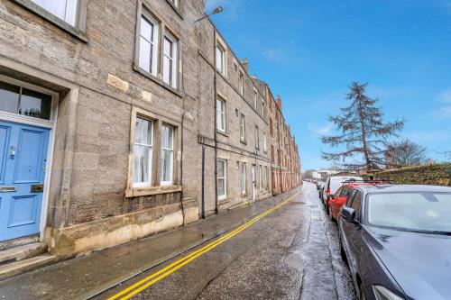 Bright & Quiet Edinburgh Home Free Parking - image 7