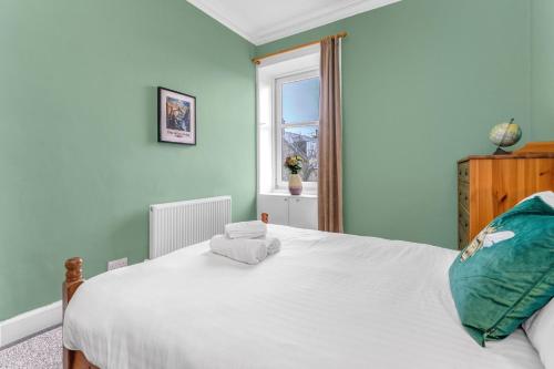 Bright & Quiet Edinburgh Home Free Parking - image 12