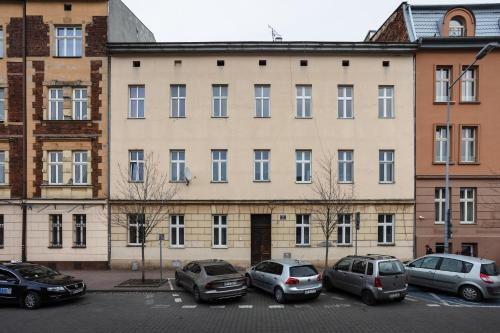 Bosacka Apartments x 1' Main Train & Bus Station - by Upstairs