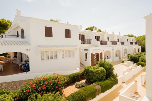 Exterior view, Apartamentos Sa Cala in Menorca