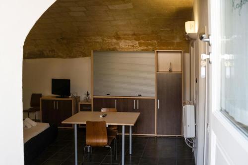 เล วี เดล มอสโต (Le Vie Del Mosto) in มาเตรา