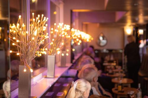 Bar/lounge, Lyndene Hotel in Blackpool