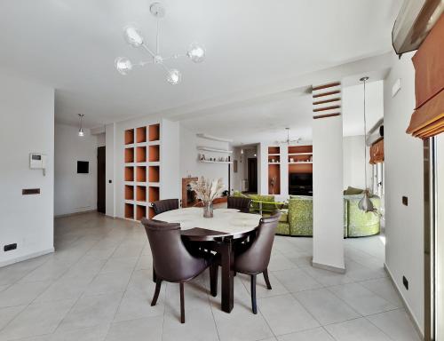 Rino's Apartment, Тирана (фото 5)