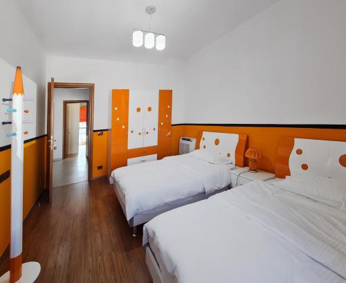 Rino's Apartment, Тирана (фото 9)