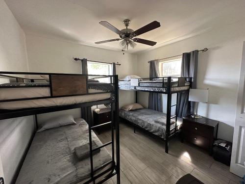 Bekahouse Hostel with parking, backyard and laundry in Miami, USA