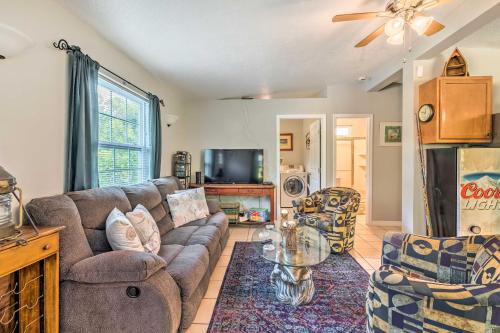 Cozy Canalfront Home Less Than 2 Miles to Hudson Beach! in Hudson, USA