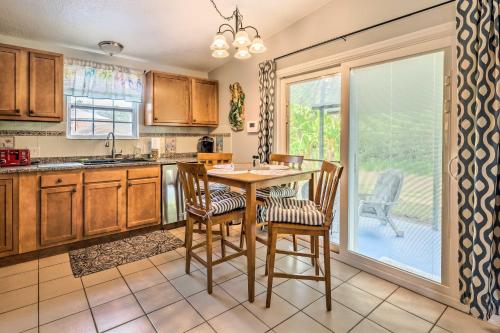 2 Mi to Beach Canal-Front Home in Hudson! in 哈德森