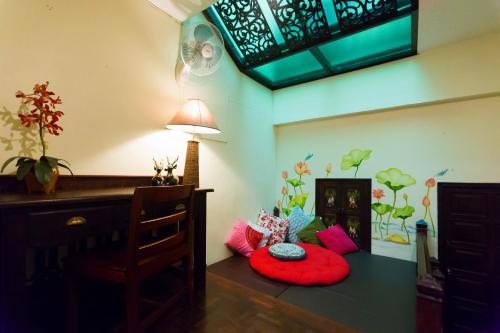 room detail thumbnail 1