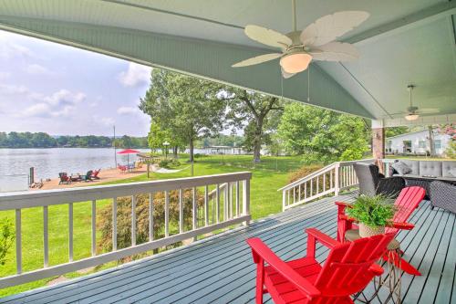 Hot Springs Hideaway on Lake with Kayaks and Dock!