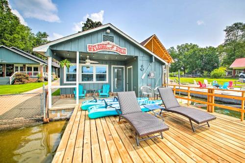 Hot Springs Hideaway on Lake with Kayaks and Dock!
