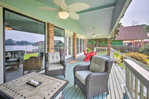 Hot Springs Hideaway on Lake with Kayaks and Dock!