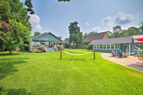 Hot Springs Hideaway on Lake with Kayaks and Dock!