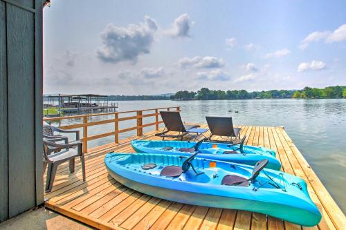 Hot Springs Hideaway on Lake with Kayaks and Dock!