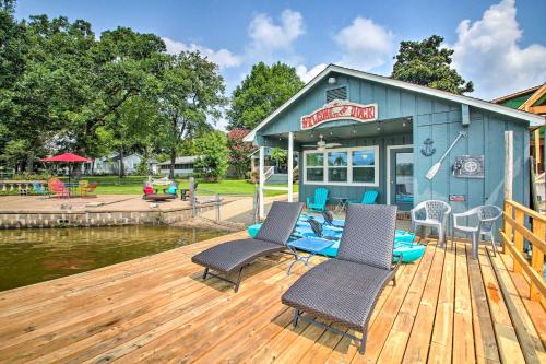 Hot Springs Hideaway on Lake with Kayaks and Dock!