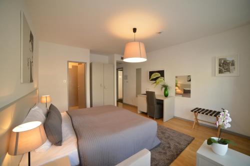 Garden Hotel - image 13