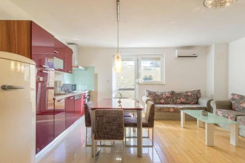 Vita Garden Apartment 85 m2 Private Entrance & 100 m2 Terrace