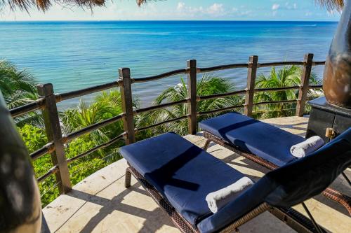 El Taj Oceanfront & Beachside Condo Hotel Room Type - Three Bedroom Premium Partial Sea View