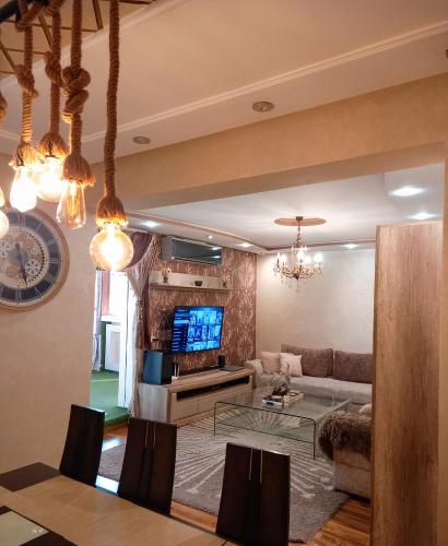 Big, stylish and modern apartment with hot tub in Luxus