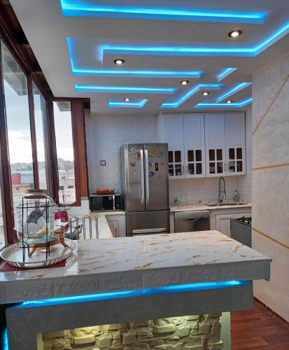 Big, stylish and modern apartment with hot tub in Luxus