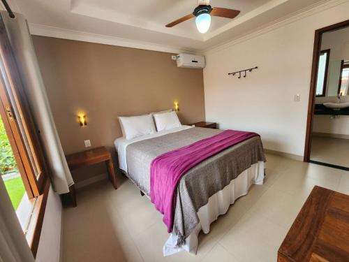 1 queen bed, 1 sofa bed