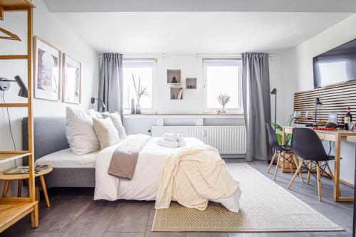 Homefy Apartment mit Aufzug, Schreibtisch und kostenlosen Parkplatz