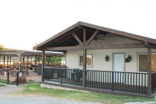 2 bedrooms, 3 beds