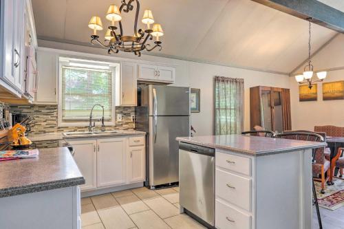 Home with Mtn View Deck and Clubhouse Access! - main image