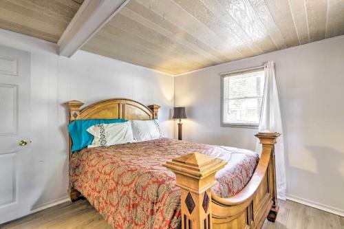 Home with Mtn View Deck and Clubhouse Access! - image 14