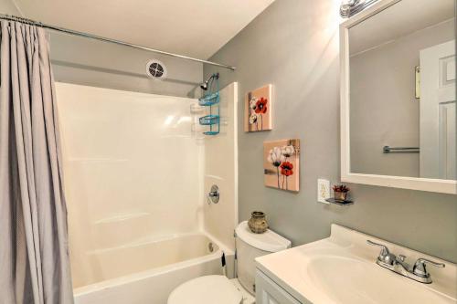 Home with Mtn View Deck and Clubhouse Access! - image 10